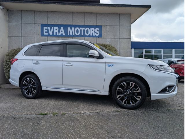 Image for 2015 Mitsubishi Outlander G PREMIUM 4WD HYBRID PHEV AUTOMATIC //HIGH SPEC//FULL LEATHER HEATED SEATS//HEATED STEERING WHEEL//REVERSE CAMERA//ROCKFORD SOUND SYSTEM//KEYLESS ENTRY//