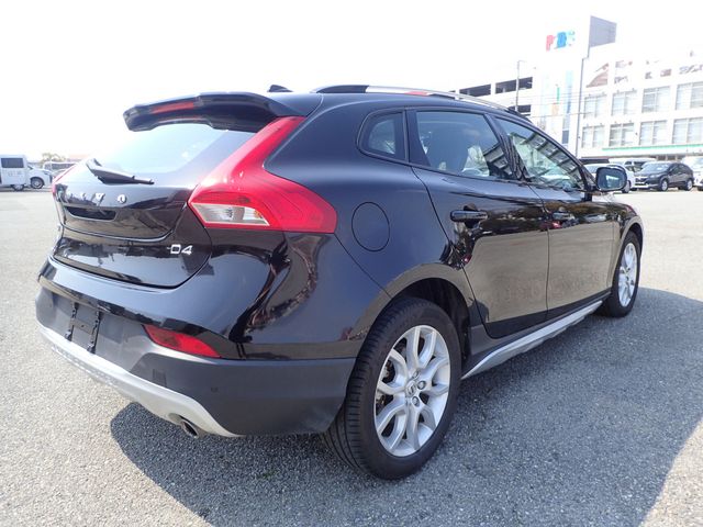 Image for 2018 Volvo V40 Cross Country 2.0 D4 CROSS COUNTRY SE LUXURY DIESEL 190 BHP AUTOMATIC // FULL LEATHER ELECTRIC SEATS // REVERSING CAMERA // CRUISE CONTROL // LANE ASSIST // COLLISION WARNING SYSTEM // TOP SPEC