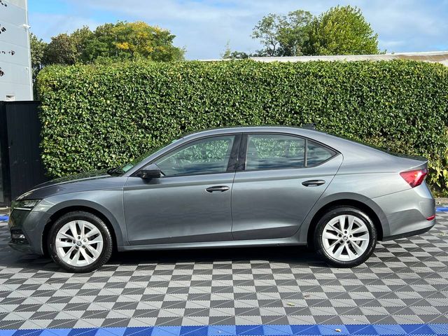 Image for 2022 Skoda Octavia AMBITION 2.0 TDI // APPLE CARPLAY/ANDROID AUTO // REVERSE CAMERA // DUAL ZONE CLIMATE CONTROL