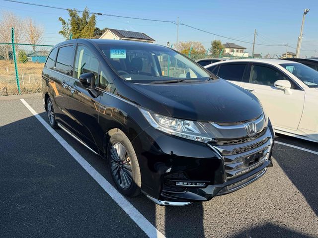 Image for 2020 Honda Odyssey 7 SEATER AUTOMATIC ABSOLUTE HYBRID 2.0 PETROL //HALF LEATHER SEATS//ADAPTIVE CRUISE CONTROL//REVERSE CAMERA//KEYLESS ENTRY//