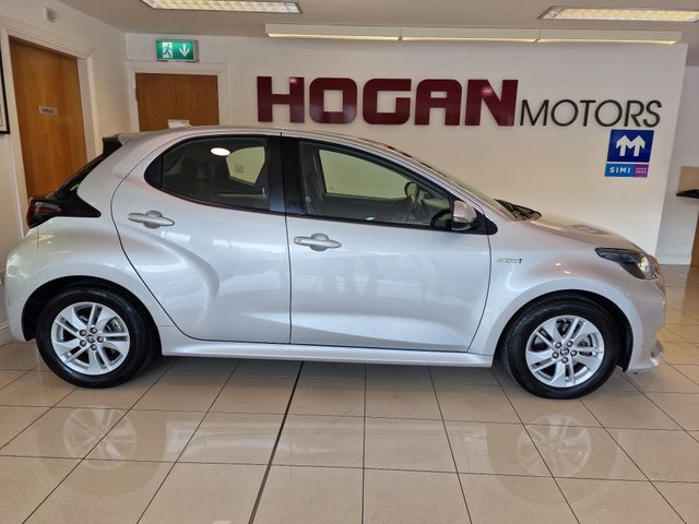 Image for 2022 Toyota Yaris Hybrid Luna Automatic