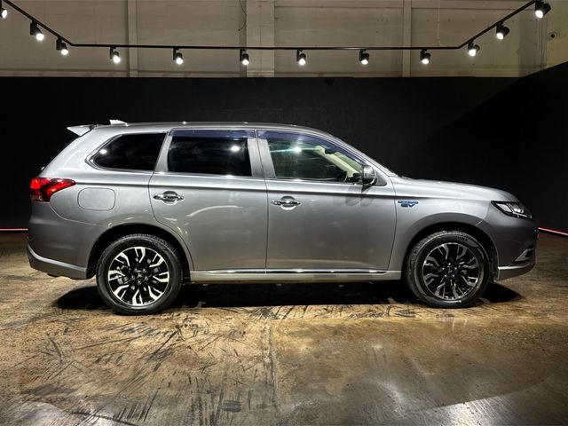 Image for 2019 Mitsubishi Outlander BLACK HALF LEATHER - FACTORY ALLOYS