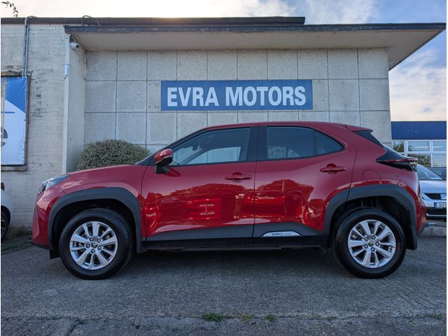 Image for 2025 Toyota Yaris Cross LUNA HYBRID AUTOMATIC 1.5 PETROL //LOW MILES//REVERSE CAMERA//KEYLESS ENTRY//ADAPTIVE CRUISE CONTROL//TOYOTA SERVICE HISTORY
