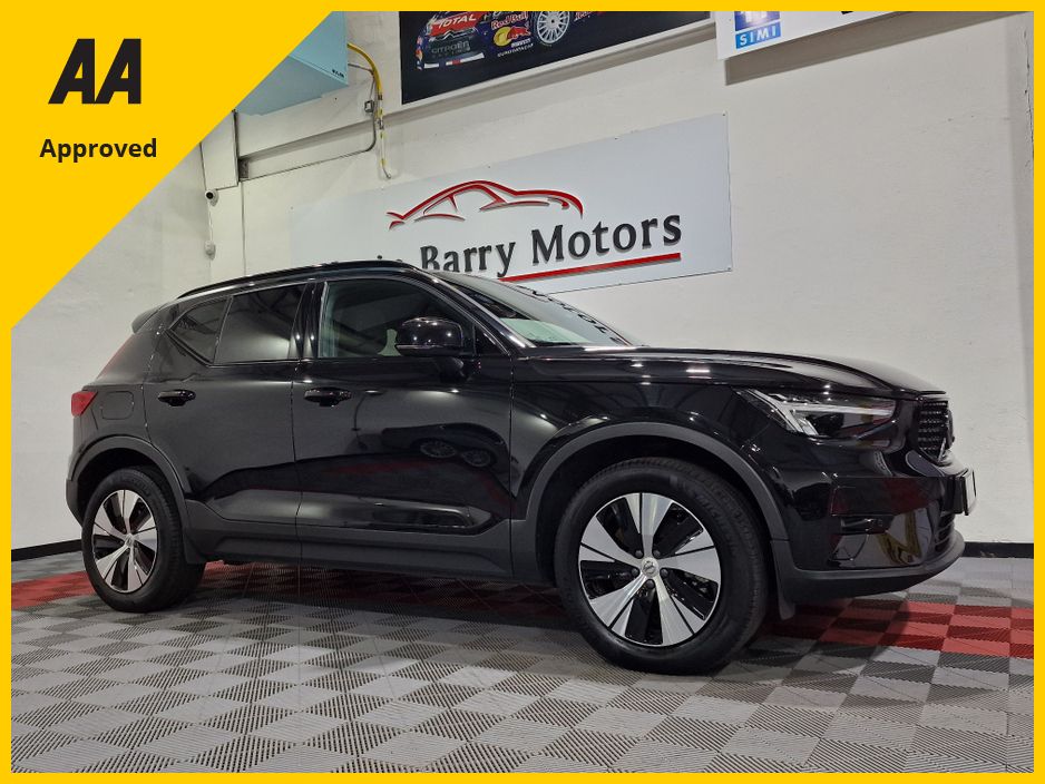 Image for 2023 Volvo XC40 T4 PLUS DARK RECHARGE AUTOMATIC **ONE OWNER / APPLE CARPLAY / CRUISE CONTROL / ELECTRIC BOOTLID / HEATED FRONT & REAR SEATS / HEATED STEERING WHEEL / 360 DEGREE CAMERA / WIRELESS PHONE CHARGING**