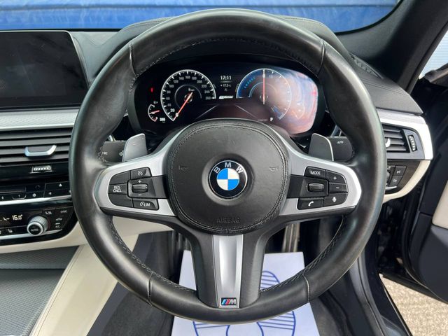 Image for 2018 BMW 5 Series 530e M-SPORT 2.0 HYBRID AUTO // IVORY LEATHER M-SPORT INTERIOR // DIGITAL CLUSTER // AMBIENT LIGHTING PACK 