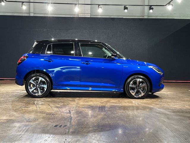 Image for 2024 Suzuki Swift 1.2 HYBRID AUTOMATIC - MZ SPEC (HIGH SPEC) - HEATED SEATS - UPGRADED 16'' DIAMOND CUT ALLOYS - APPLE CARPLAY - CRUISE CONTROL - PADDLE SHIFT - TWO TONE BLUE/BLACK