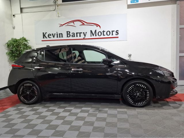 Image for 2023 Nissan Leaf EV N-CONNECTA (COLD PACK / 40KWH BATTERY) AUTOMATIC **ONE OWNER / TINY MILEAGE / APPLE CARPLAY / CRUISE CONTROL / HEATED FRONT & REAR SEATS / HEATED STEERING WHEEL / 360 DEGREE PARKING CAMERA**