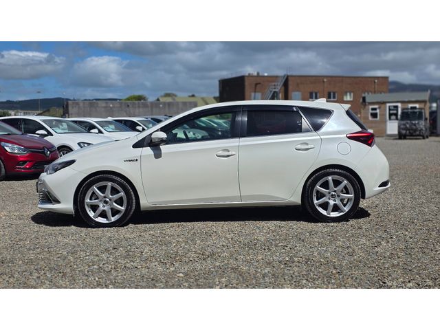 Image for 2016 Toyota Auris Hybrid 