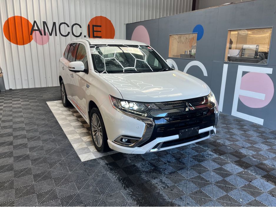 Image for 2020 Mitsubishi Outlander OUTLANDER 2.4 HYBRID / 63k KMs / HEATED SEATS + WHEEL / REVERSE CAMERA , ADAPTIVE CRUISE & MORE