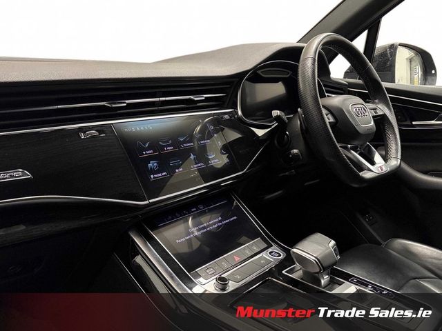 Image for 2022 Audi Q7 S-Line Black Edition 55 TFSI E