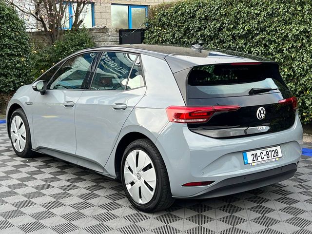 Image for 2021 Volkswagen ID.3 LIFE PRO 58KWH // HEATED SEATS // DIGITAL CLUSTER // WIRELESS CHARGING BAY