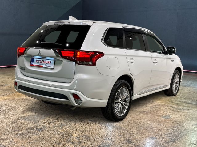 Image for 2018 Mitsubishi Outlander 2.4 PHEV AUTOMATIC SUV - HIGH SPEC - HALF LEATHER - HEATED SEATS - REAR CAMERA
