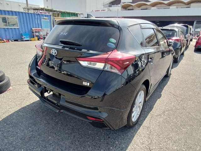 Image for 2017 Toyota Auris Hybrid 