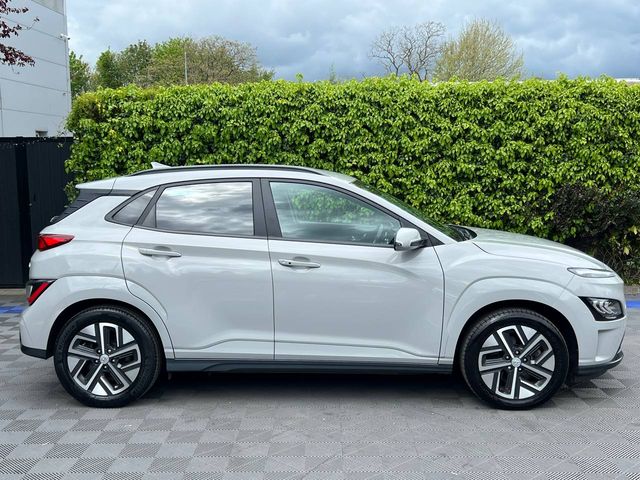 Image for 2023 Hyundai Kona PREMIUM 65KWH LONG RANGE // LOW MILEAGE // FULL SERVICE HISTORY // HEATED SEATS
