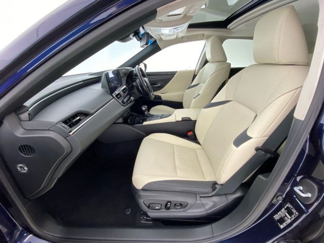 Image for 2022 Lexus ES 300h Dynamic