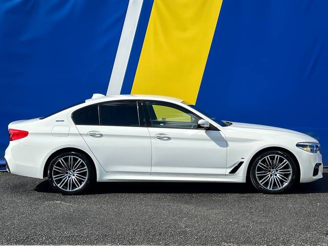 Image for 2017 BMW 5 Series 530e M-SPORT 2.0 HYBRID // LEATHER VENTILATED MASSAGE SEATS // 360 DEGREE PARKING AID // 19" DIAMOND CUT ALLOYS