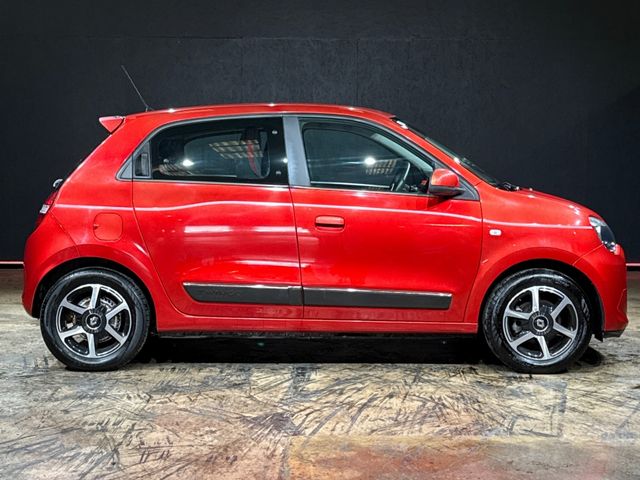 Image for 2017 Renault Twingo 0.9 AUTOMATIC - INTENSE - COLOUR CODED INTERIOR