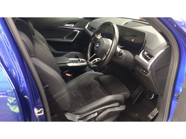 Image for 2023 BMW iX1 30E X-DRIVE M SPORT AUTOMATIC **ONE OWNER / TOP SPEC / 19" ALLOYS / CRUISE CONTROL / COMFORT ACESS / ELECTRIC BOOTLID / FRONT & REAR PARKING ASSIST / HEATED SEATS / SAT NAV / WIRELESS PHONE CHARGING**