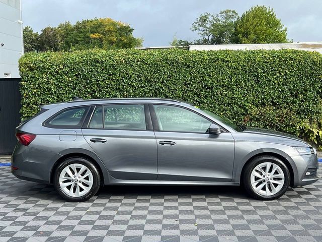 Image for 2023 Skoda Octavia ESTATE AMBITION 2.0 TDI // CRUISE CONTROL // REVERSE CAMERA // 17" ALLOYS