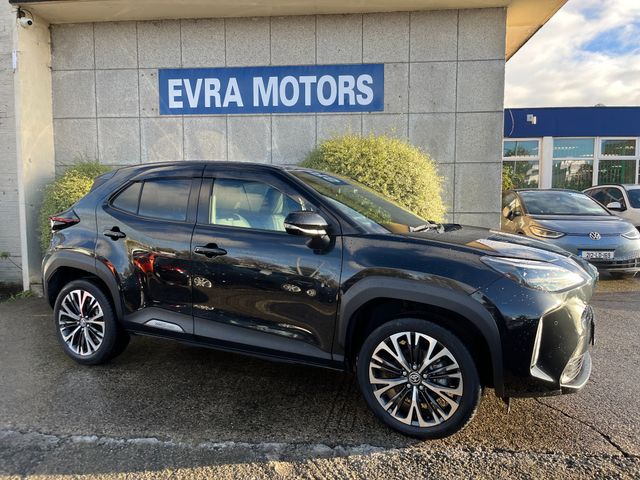 Image for 2022 Toyota Yaris Cross Z HYBRID AUTOMATIC 1.5 PETROL //LOW MILES//HEATED SEATS AND STEERING WHEEL//KEYLESS ENTRY//ADAPTIVE CRUISE CONTROL// 