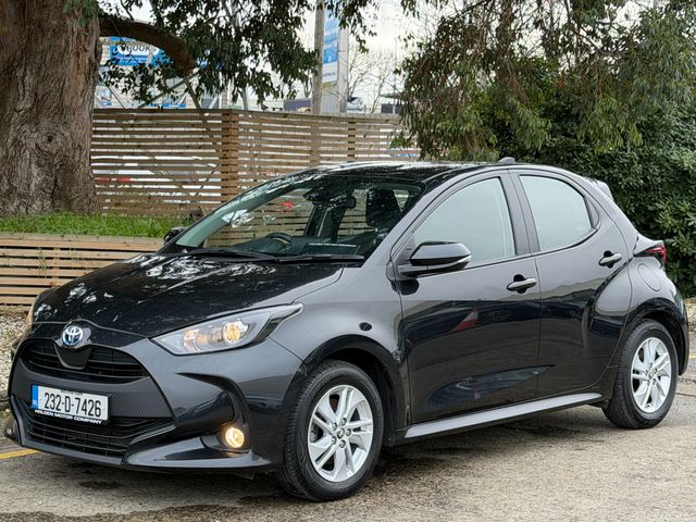 Image for 2023 Toyota Yaris apple carplay. rear camera