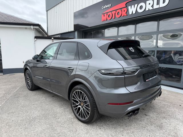 Image for 2023 Porsche Cayenne CAYENNE ESTATE E-HYBRID 5DR TIPTRONIC S 519 BHP