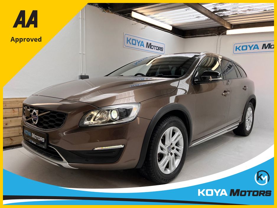 Image for 2016 Volvo V60 Cross Country 2.0 D4 CROSS COUNTRY SE LUXURY DIESEL 190 BHP AUTOMATIC // FULL LEATHER ELECTRIC SEATS // REVERSING CAMERA // CRUISE CONTROL // LANE ASSIST // COLLISION WARNING SYSTEM // TOP SPEC