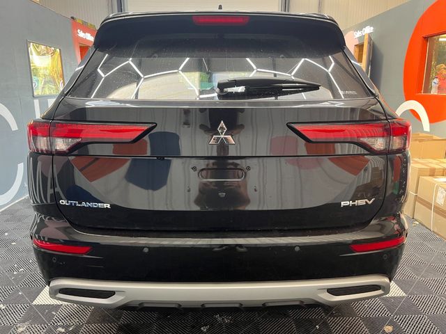 Image for 2022 Mitsubishi Outlander 2022 MITSUBISHI OUTLANDER PHEV P 2.4 AUTOMATIC / CRUISE CONTROL / PARKING CAMERA / ELECTRIC MEMORY & HEATED SEATS / PADDLE SHIFTERS / PANORAMIC SUNROOF / HEATED STEERING WHEEL / 7 SEATS OPTION
