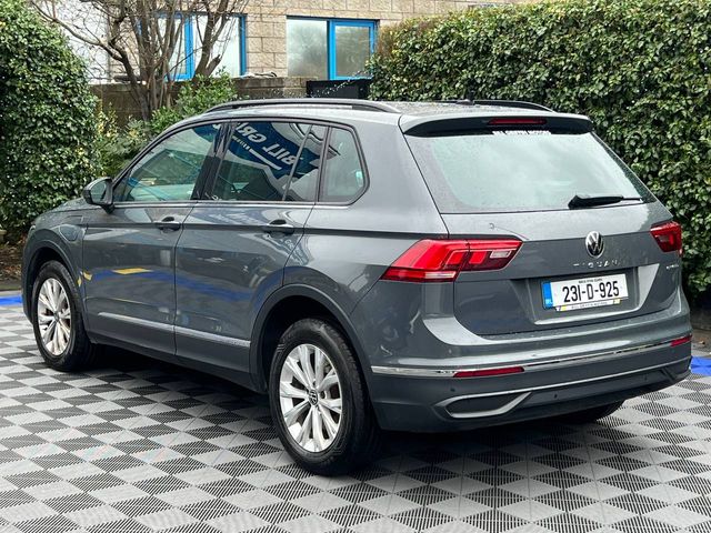 Image for 2023 Volkswagen Tiguan LIFE 1.4 HYBRID // DIGITAL CLUSTER // APPLE CARPLAY/ANDROID AUTO // DUAL ZONE CLIMATE CONTROL