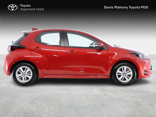 Image for 2024 Toyota Yaris Luna Hybrid