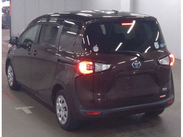 Image for 2017 Toyota Sienta 1.5 Petrol Hybrid Auto