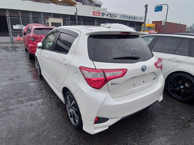 Image for 2017 Toyota Yaris Hybrid Sport 