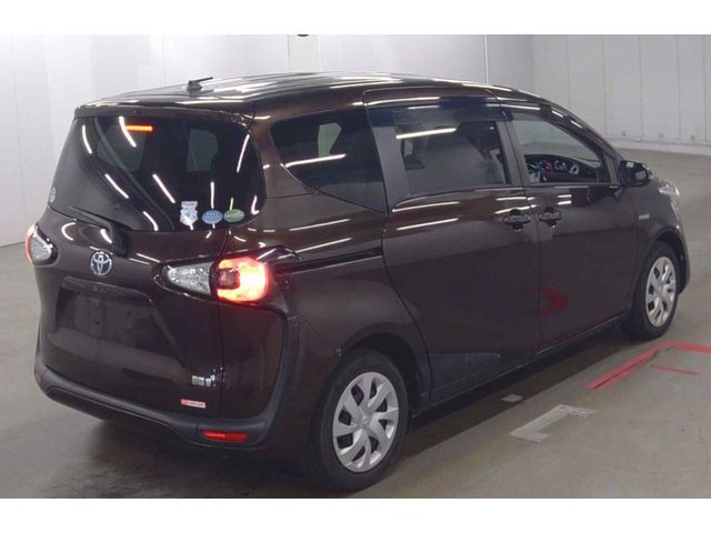 Image for 2017 Toyota Sienta 1.5 Petrol Hybrid Auto