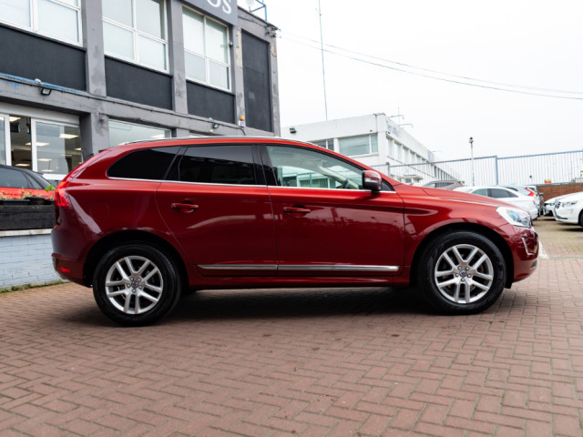 Image for 2017 Volvo XC60 2.0D4 CLASSIC LUXURY 5DR ESTATE AUTO