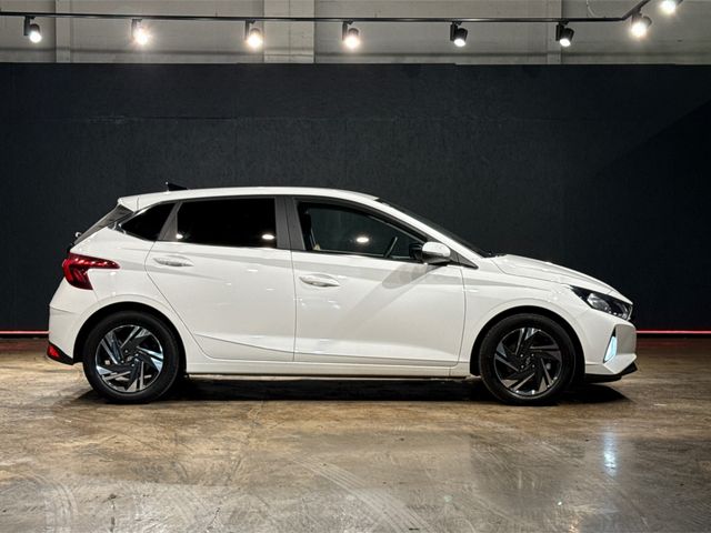 Image for 2022 Hyundai i20 AUTOMATIC 1.0L - APPLE CARPLAY - REVERSE CAMERA - CRUISE CONTROL - LANE ASSIST - DIAMOND CUT ALLOY WHEELS