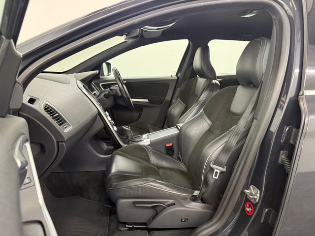 Image for 2016 Volvo XC60 **R-DESIGN**AUTO**D4 SE GT**DIAMOND CUT ALLOYS**LEATHER/ALCANTARA SEATS**LEATHER MULTIFUNCTION STEERING WHEEL**BLUETOOTH STREAMING & PHONE**CRUISE CONTROL**HEATED SEATS**DUAL ZONE CLIMATE**