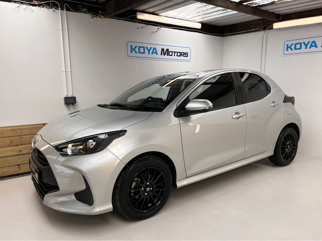 Image for 2021 Toyota Yaris 1.0 PETROL AUTOMATIC SPORT X // BRAND NEW UPGRADED WHEEL AND TYRE PACKAGE INCLUDED // PRIVACY PACK // REVERSING CAMERA // BLUETOOTH MEDIA // LANE ASSIST // IDEAL STARTER CAR // VERY ECONOMICAL