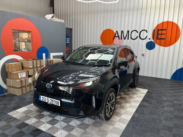 Image for 2021 Toyota Yaris Cross 2021 TOYOTA YARIS CROSS HYBRID Z 1.5 AUTOMATIC / CRUISE CONTROL / PARKING CAMERA / ELECTRIC MEMORY & HEATED SEATS / HEATED STEERING WHEEL AND MORE