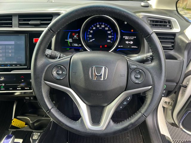 Image for 2016 Honda Fit L-PACKAGE 1.5 HYBRID AUTO // SERVICE HISTORY // DIAMOND CUT ALLOYS // REVERSE CAMERA