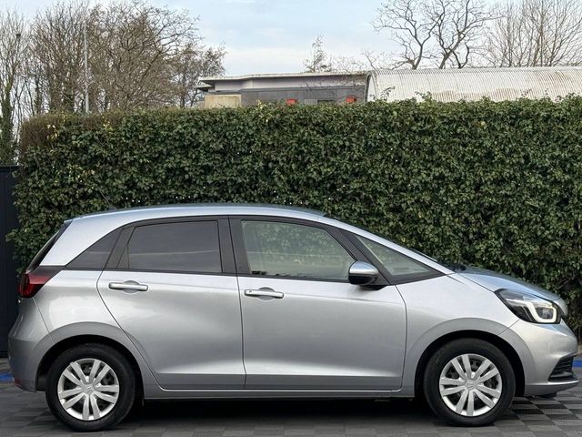 Image for 2023 Honda Fit 1.5 HYBRID // REVERSE CAMERA // BLUETOOTH MUSIC // DIGITAL CLIMATE CONTROL