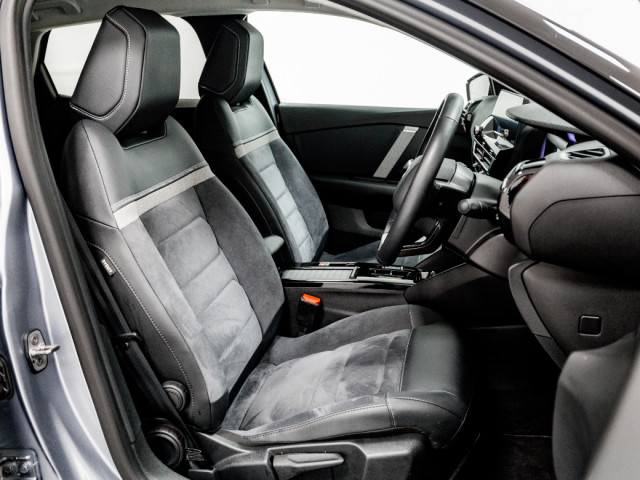 Image for 2024 Citroen C4 ë-Series 50kWh Auto 136HP