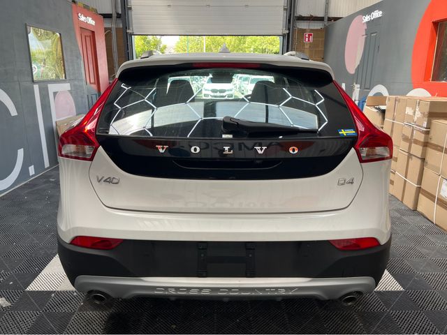 Image for 2016 Volvo V40 2016 VOLVO V40 CROSSCOUNTRY D4 2.0 AUTOMATIC / CRUISE CONTROL / REVERSE CAMERA / ELECTRIC MEMORY & HEATED SEATS AND MORE