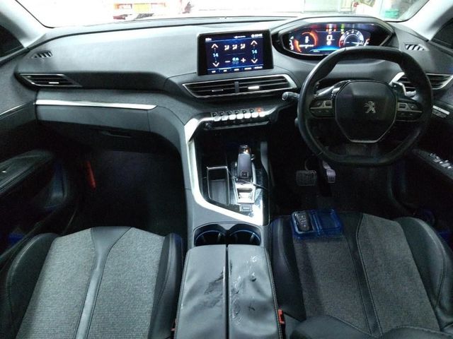 Image for 2018 Peugeot 5008 PEUGEOT 5008 AUTOMATIC 7 SEATER 1.6 PETROL CROSS CITY / HEATED SEATS , REVERSE CAMERA , ADAPTIVE CRUISE & MORE