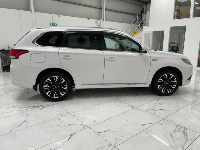 Image for 2018 Mitsubishi Outlander PHEV 2.0L MIVEC 4WD 5-Seater Instyle