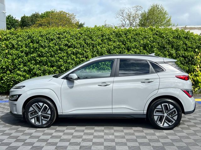 Image for 2023 Hyundai Kona PREMIUM 64 KWH // HEATED SEATS // REVERSE CAMERA // APPLE CARPLAY/ANDROID AUTO