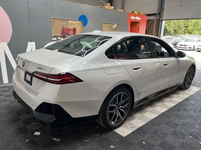 Image for 2024 BMW i5 2024 BMW I5 EDRIVE40 M-SPORT AUTOMATIC / CRUISE CONTROL / PARKING CAMERA / ELECTRIC MEMORY & HEATED SEATS / AMBIENT LIGHTS / APPLE CARPLAY AND MORE