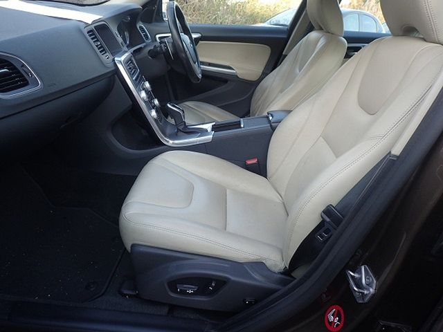 Image for 2016 Volvo V60 Cross Country 2.0 D4 CROSS COUNTRY DIESEL 190 BHP AUTOMATIC // FULL LEATHER ELECTRIC SEATS // REVERSING CAMERA // CRUISE CONTROL // LANE ASSIST // COLLISION WARNING SYSTEM // LOW KMS // AA APPROVED DEALER 2026