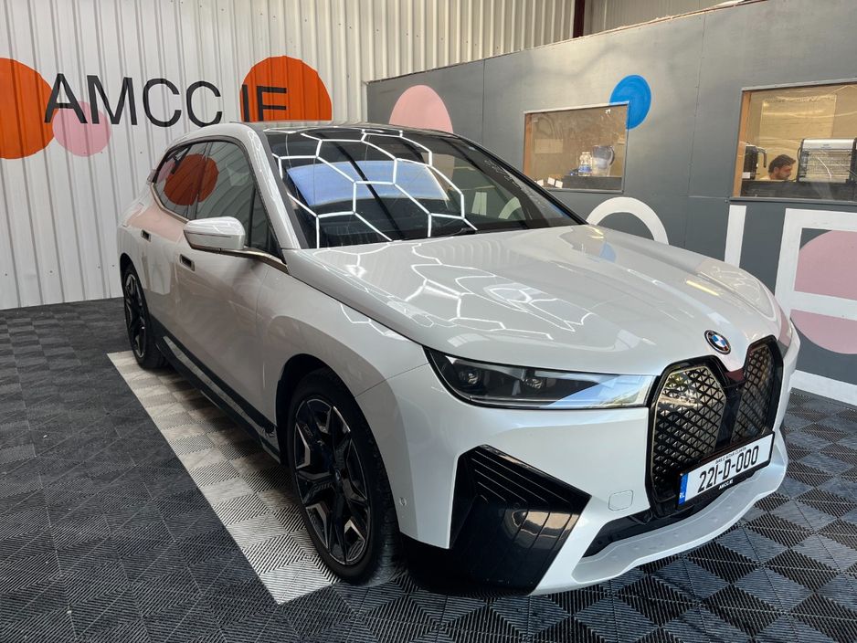 Image for 2022 BMW iX 2022 BMW IX XDRIVE40 LAUNCH EDITION AUTOMATIC / CRUISE CONTROL / 360 CAMERA / ELECTRIC MEMORY & HEATED SEATS / AMBIENT LIGHTS / PANORAMIC SUNROOF / APPLE CARPLAY AND MORE