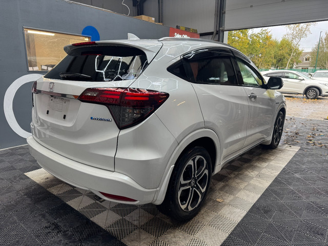 Image for 2017 Honda Vezel 2017 HONDA VEZEL HV Z SENSING AUTOMATIC/ CRUISE CONTROL / PARKING CAMERA / PADDLE SHIFTERS AND MORE