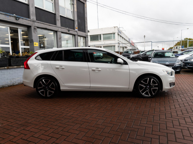 Image for 2017 Volvo V60 2.0D4 SE LUXURY DELUXE 5DR ESTATE AUTOMATIC // MINT CONDITION WITH ONLY 96, 000 KMS // BUY WITH CONFIDENCE AA AND SIMI APPROVED DEALER 2025 // FINANCE ARRANGED // ALL TRADE INS WELCOME // 